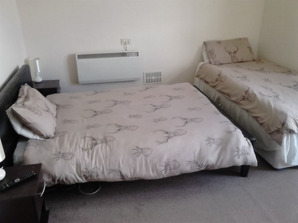 The Rose & Crown Hotel Bulford Екстериор снимка