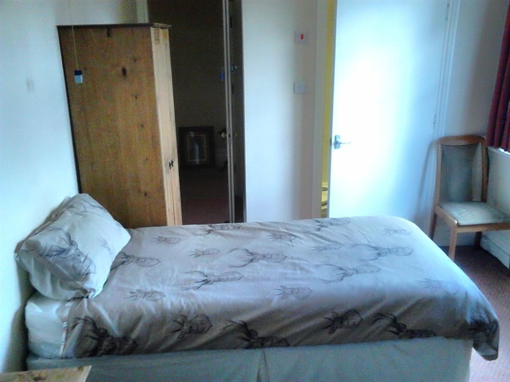 The Rose & Crown Hotel Bulford Екстериор снимка