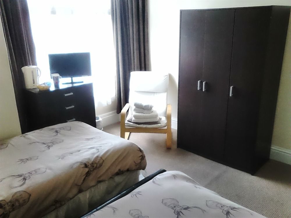 The Rose & Crown Hotel Bulford Екстериор снимка
