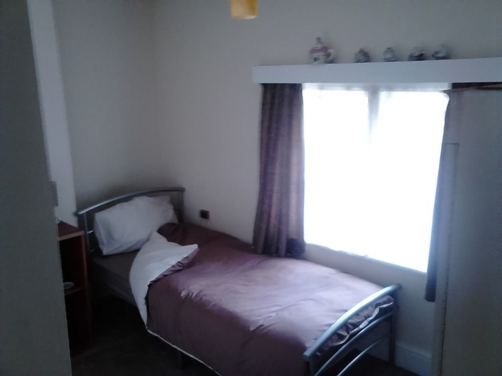 The Rose & Crown Hotel Bulford Екстериор снимка