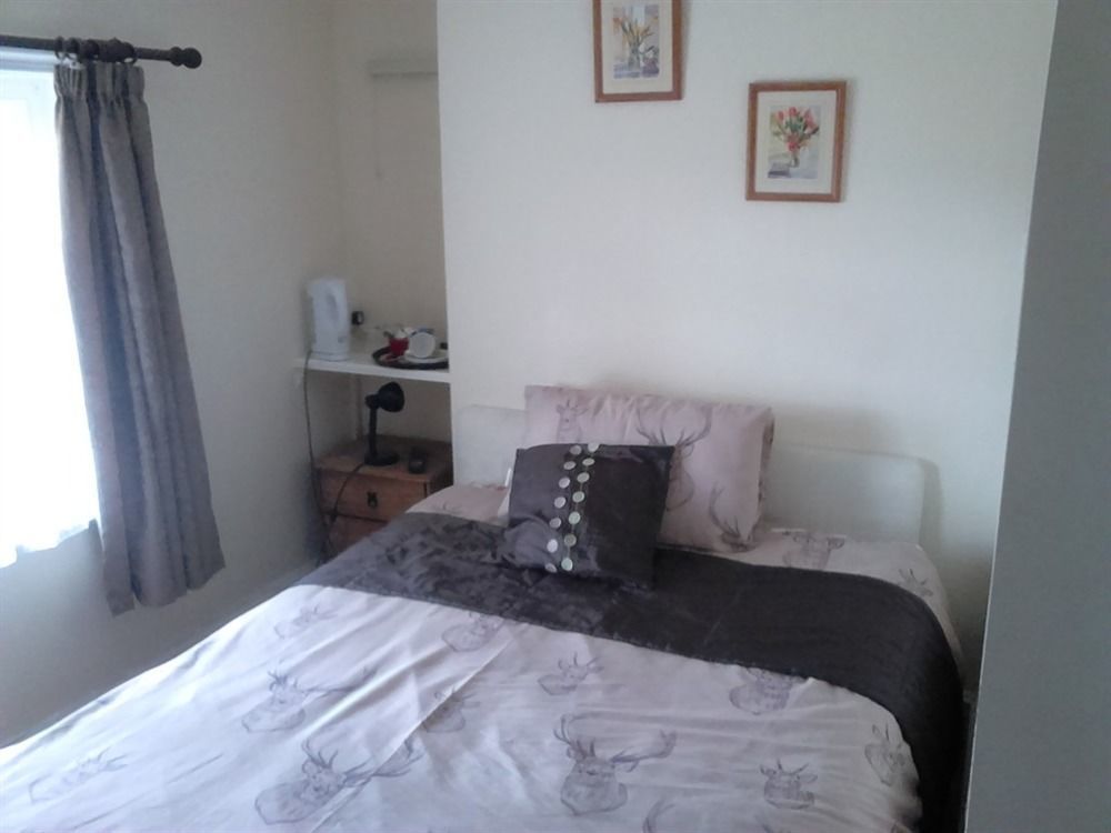 The Rose & Crown Hotel Bulford Екстериор снимка